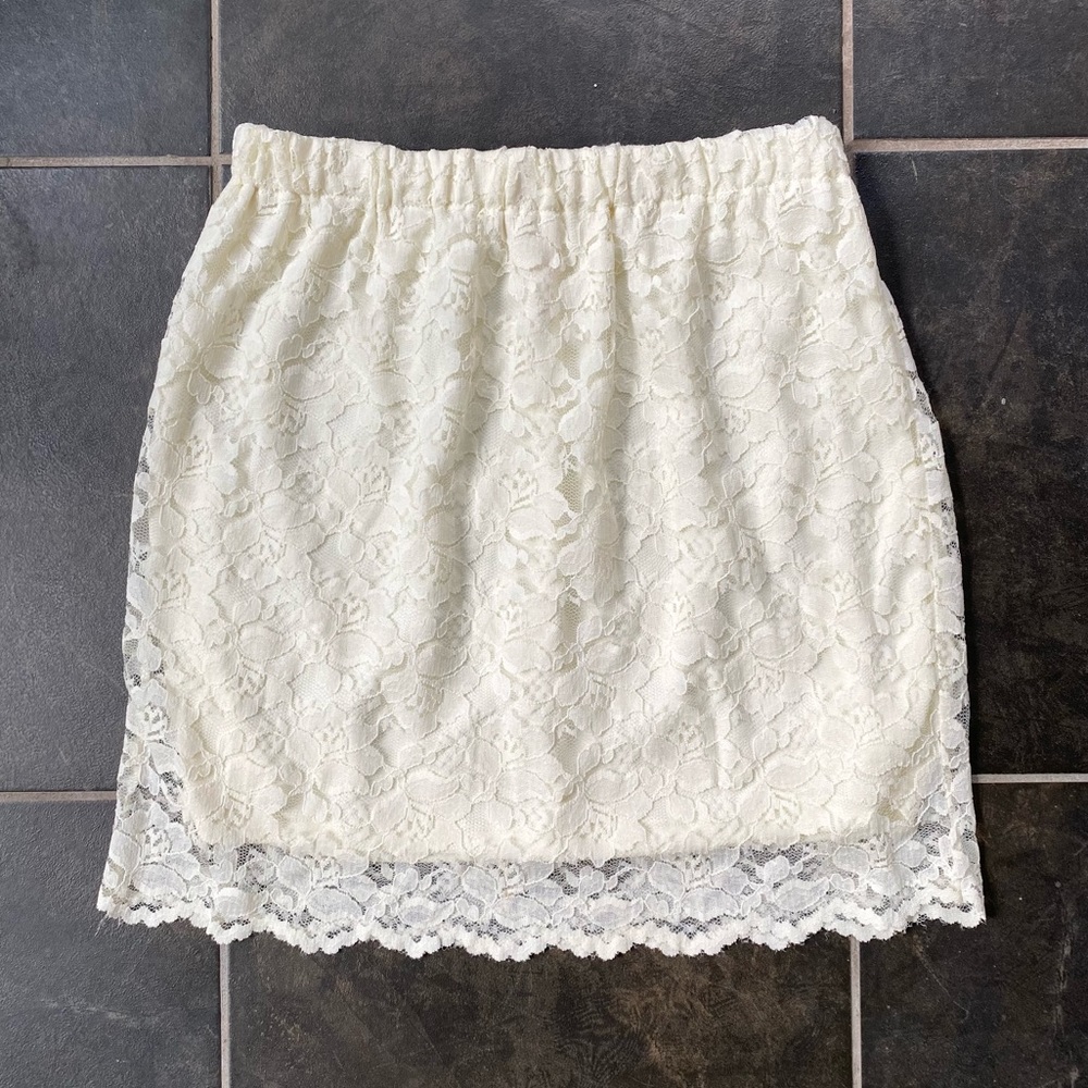 Sweet lace mini skirt